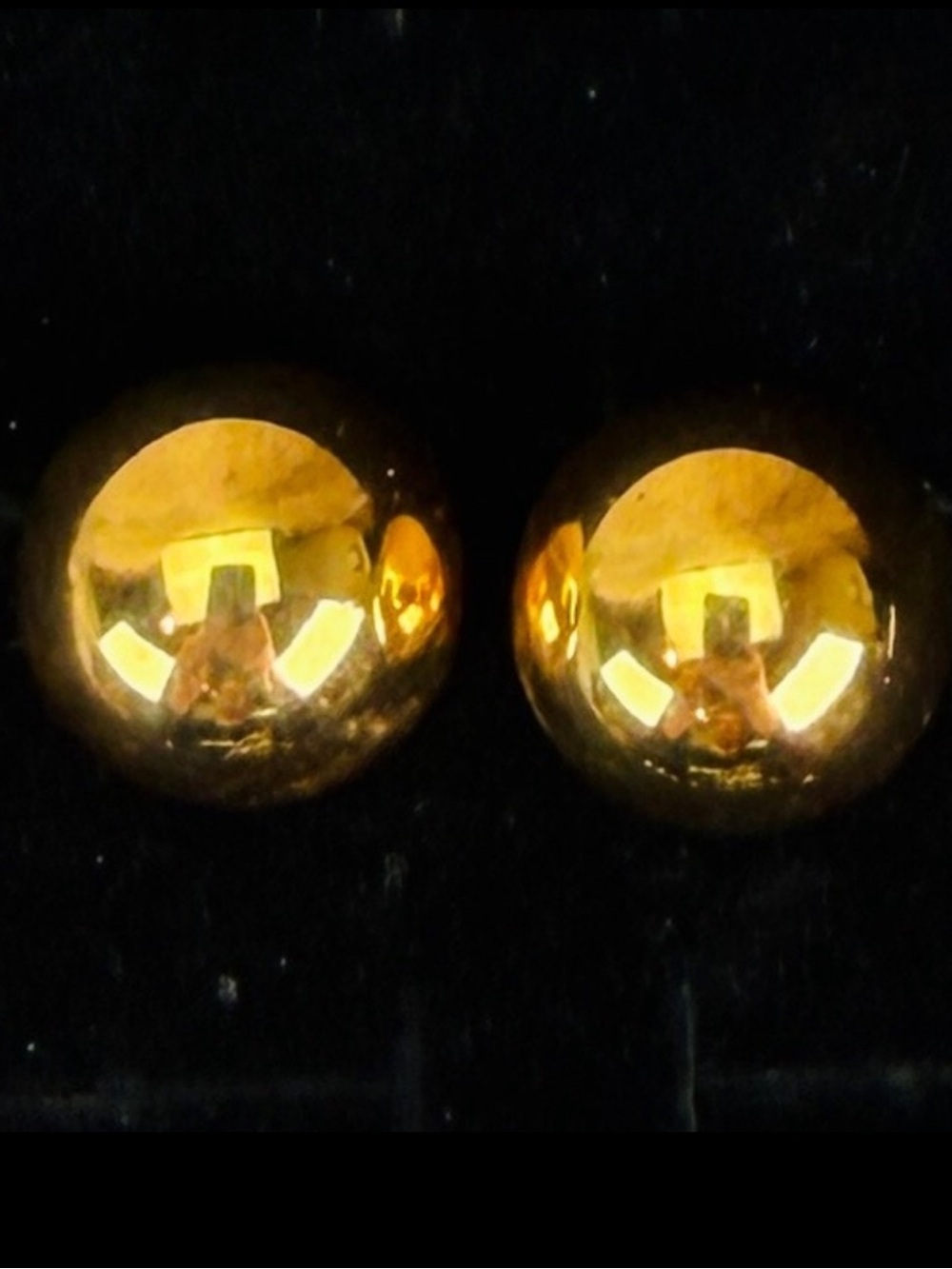 Pretty vintage, raised half ball costume goldtone pierced earrings